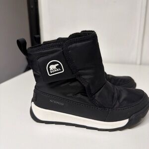 Sorel Kids 12 Whitney II Plus Velcro Waterproof Black and White Winter Boots